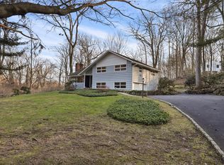 47 Whippoorwill Rd E, Armonk, NY 10504