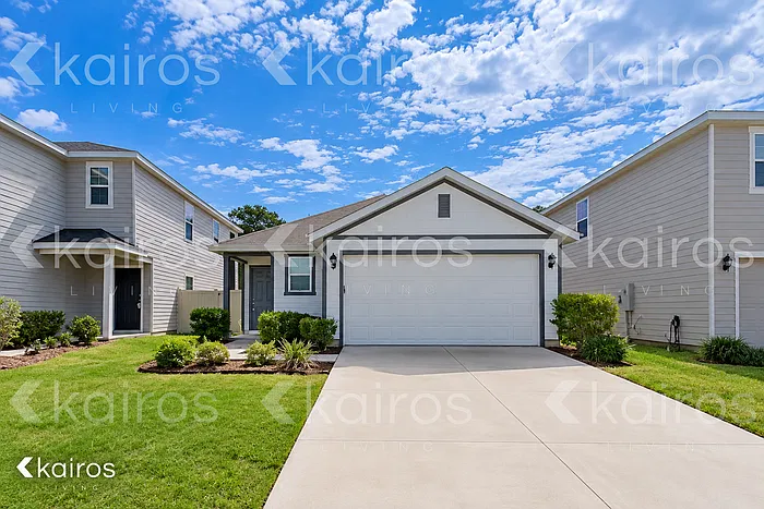 3 bed, 2.0 bath, 1453 sqft, $2,045 — Photo 1