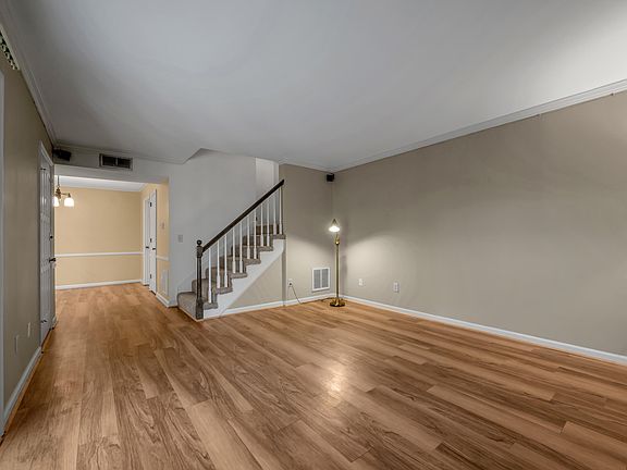 5th image of 804 Turkey Foot Ct APT 4
