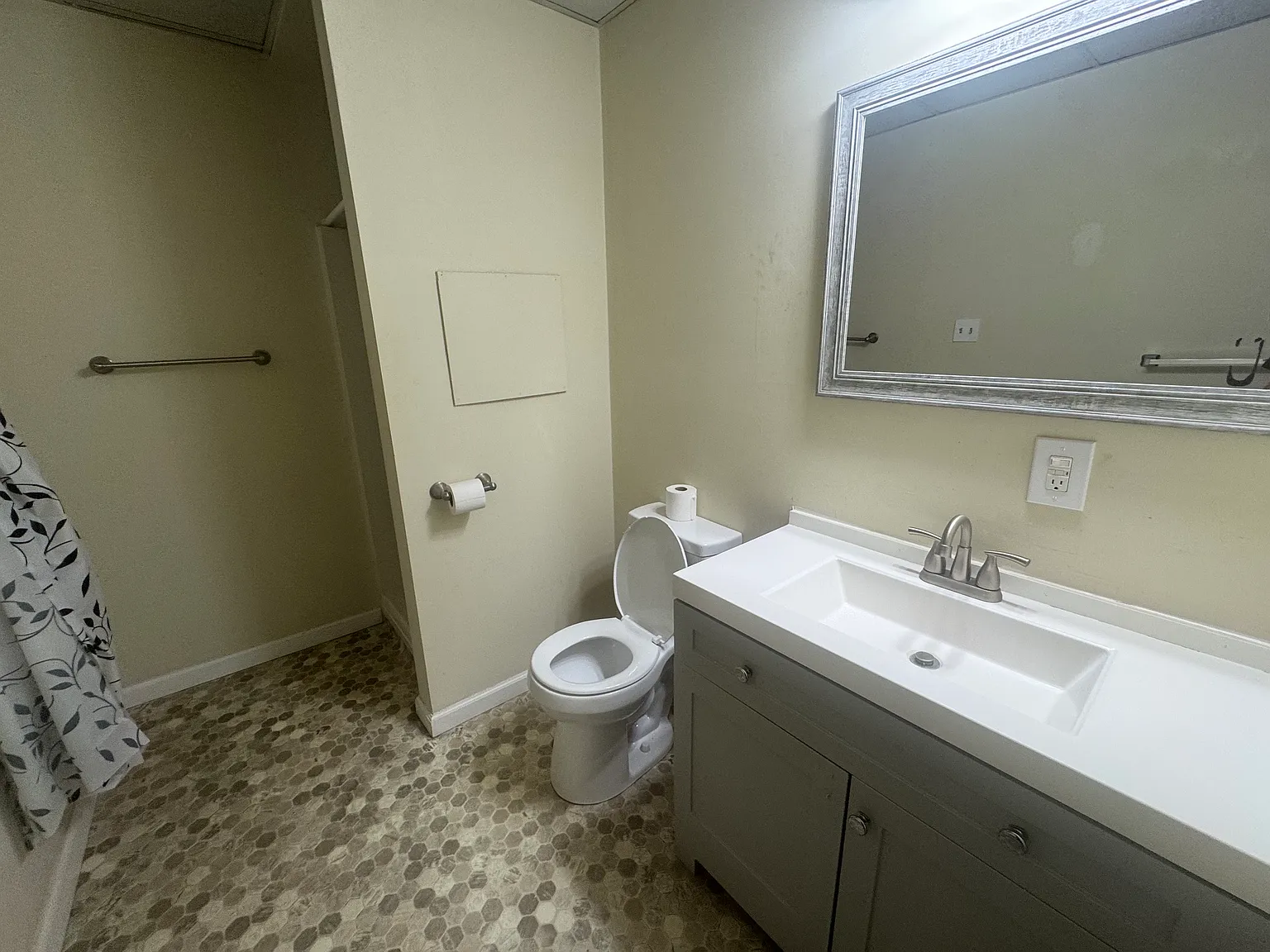 3 bed, 1000 sqft, $1,100 — Photo 3