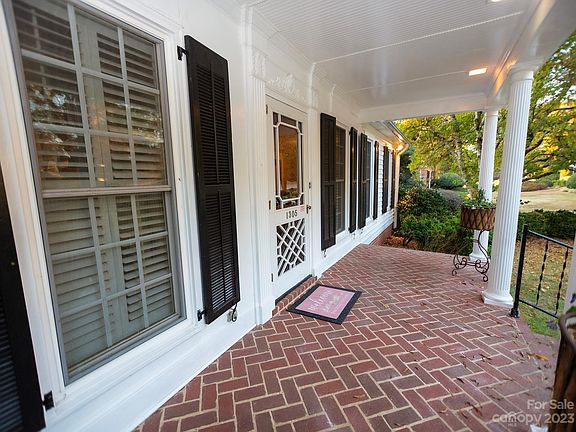 4th image of 1305 Park Ln