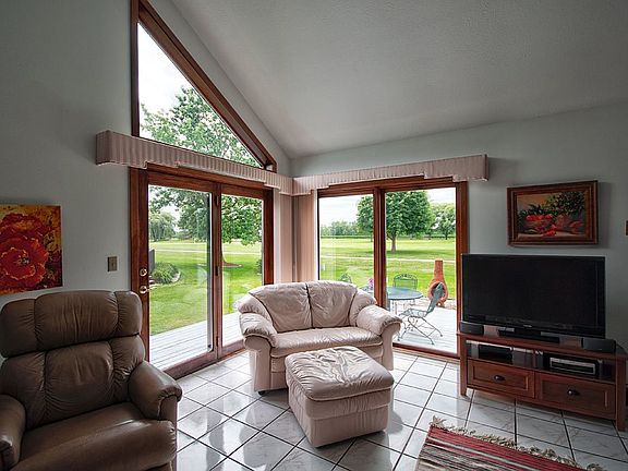 4th image of 3723 Saint Andrews Pl