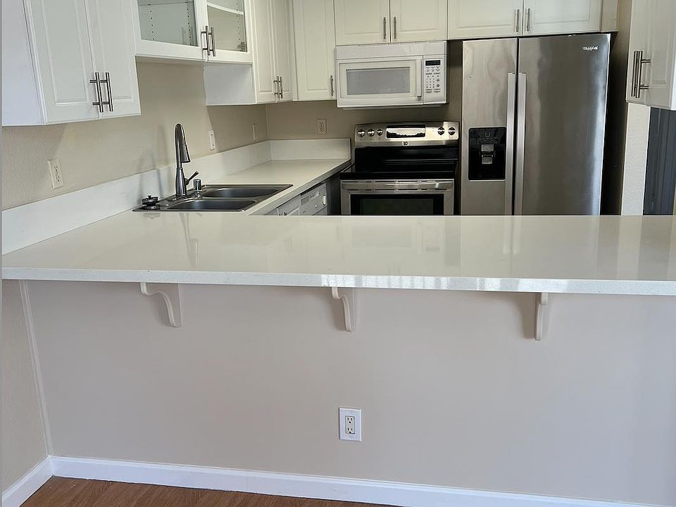 1st image of 1025 Estes St Unit 15