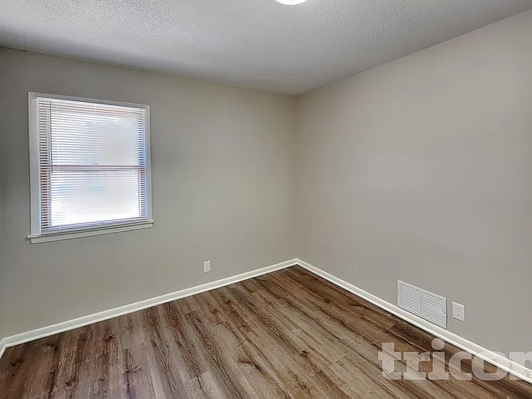 1572 Pullman Ave — Photo 8