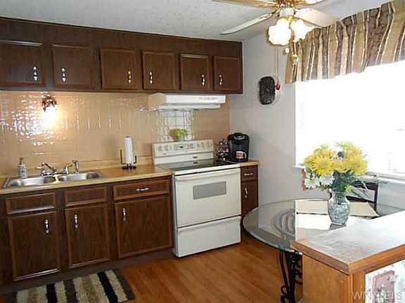 5th image of 72 Woodgate Dr