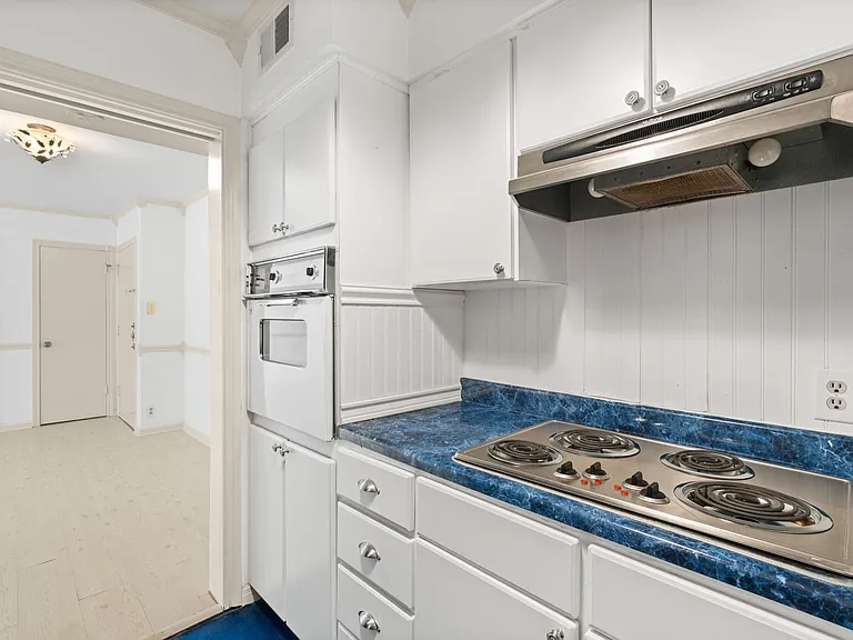 2601 Bellefontaine St #B105 — Photo 14
