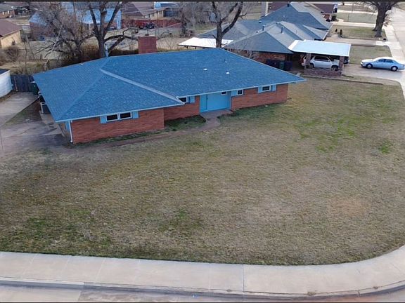 5th image of 221 NE 61st St
