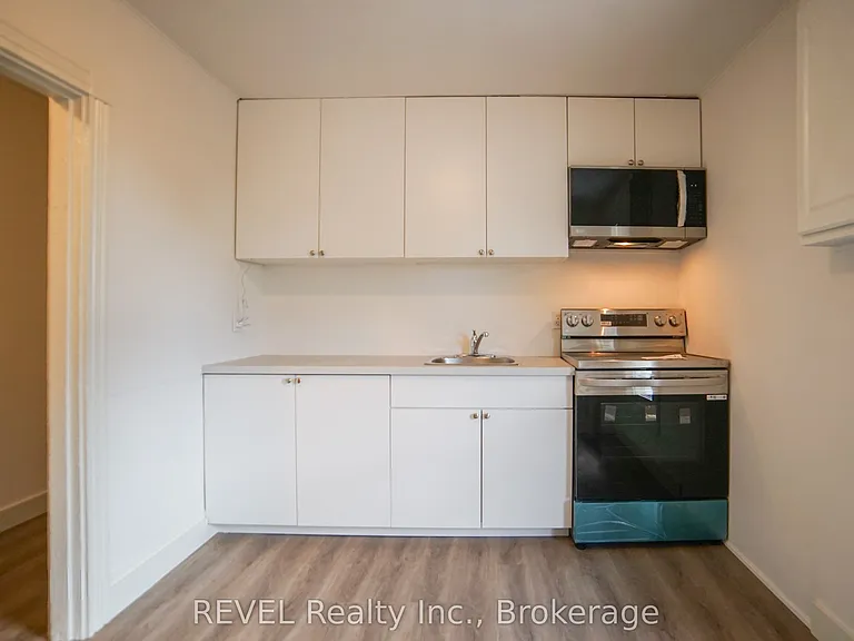 21 Plymouth Rd #UPPER — Photo 8