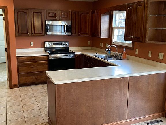 4th image of 86 Ashley Ln