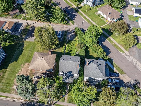 2nd image of 928 N 19th Ave E
