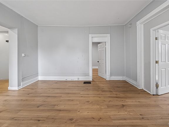 5th image of 319 Merriman Ave