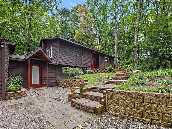 3rd image of 19430 Cedar Run Rd