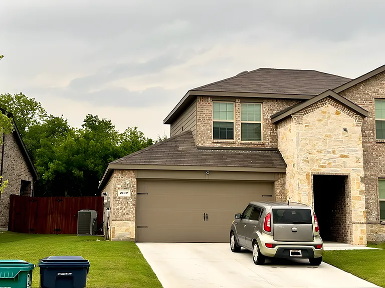 2117 Rustling Oaks Dr — Photo 1