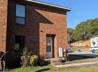 1402 Tangora Ln, Fayetteville, NC 28304