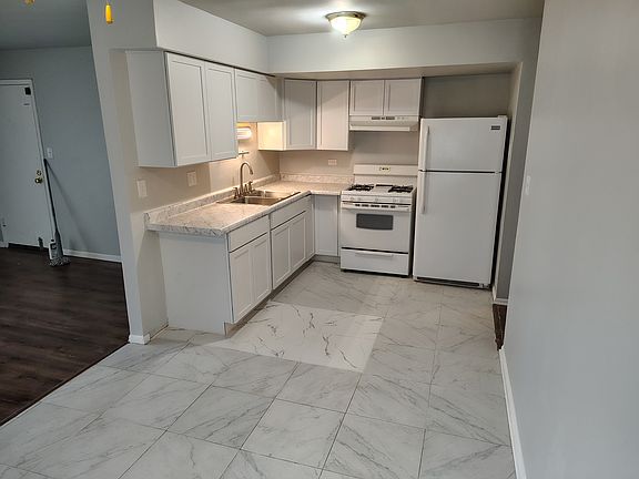 4th image of 665 Jeffery Ave APT 2S
