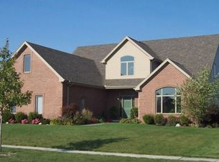 832 Pine Valley Dr, Bowling Green, OH