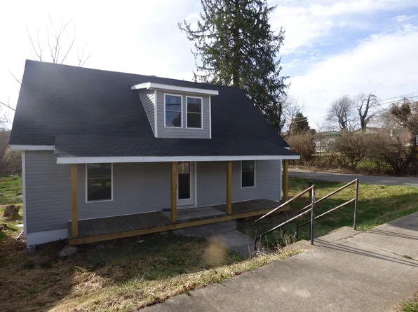 1027 Randolph Ave, Pulaski, VA 24301