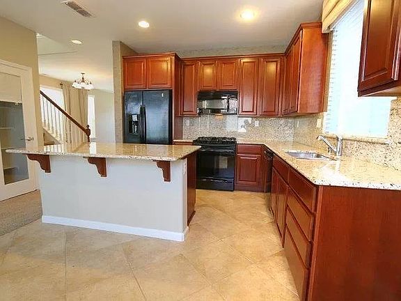 4th image of 3097 Monument Dr
