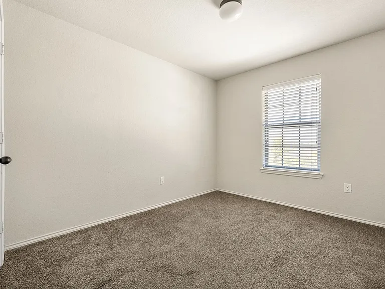 570 Creekside Cir — Photo 11