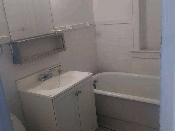 2nd image of 1370 West Blvd APT 4