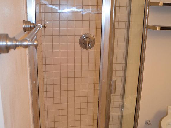 5th image of 1234 NE 188th St #1