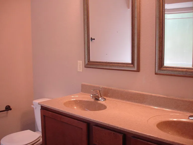513 E Minneha Ave — Photo 6