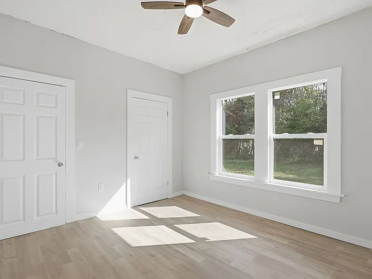727 Wood St — Photo 8