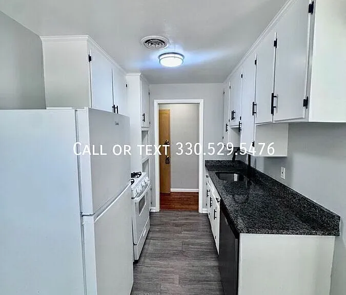 885 S Green Rd #4 — Photo 6