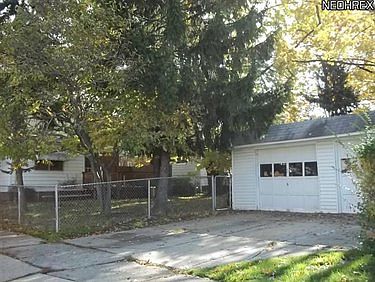 3rd image of 584 E 260th St