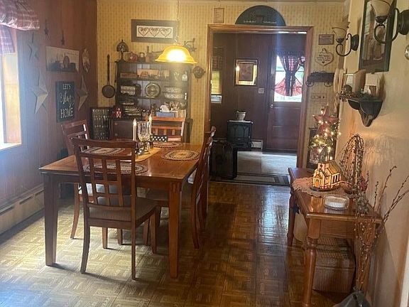 5th image of 8 Regina Ln