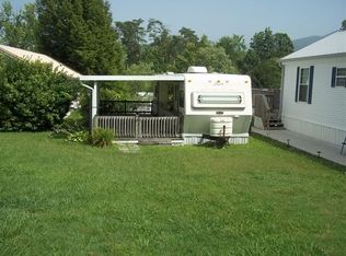 438 Mountain Thrush Dr, Townsend, TN 37882