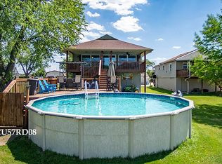 2015 S Shore Dr, Moline, IL 61265