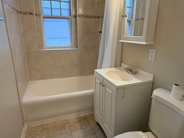 330 Laurel St #1 — Photo 5