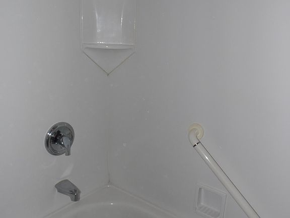 5th image of 2803 S Hawthorne Ave