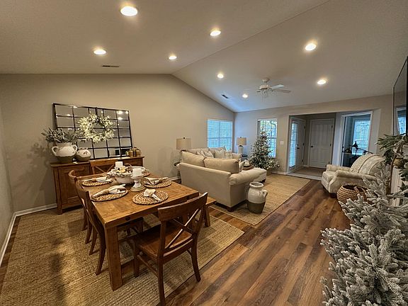 3rd image of 69 Greenhedge Cir