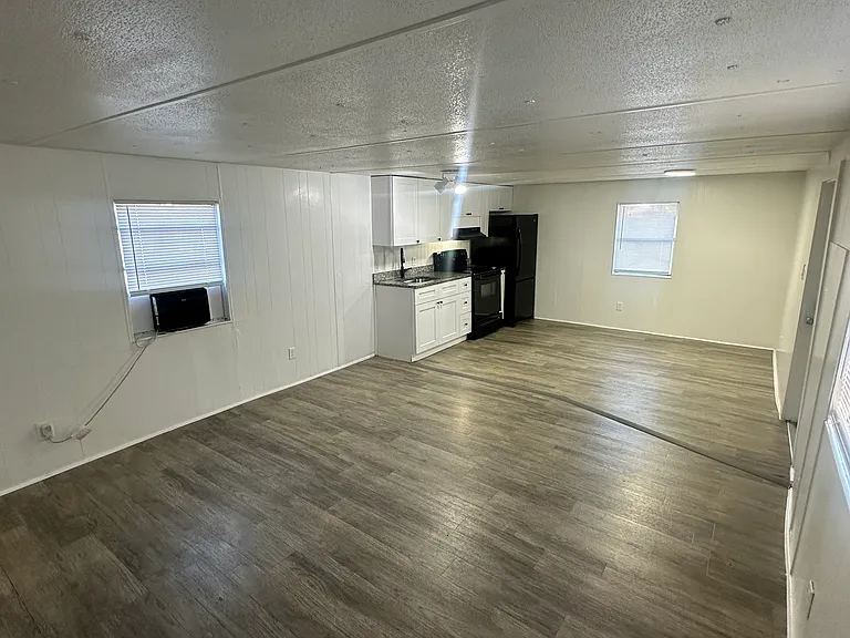 728 N Chestnut Rd — Photo 3