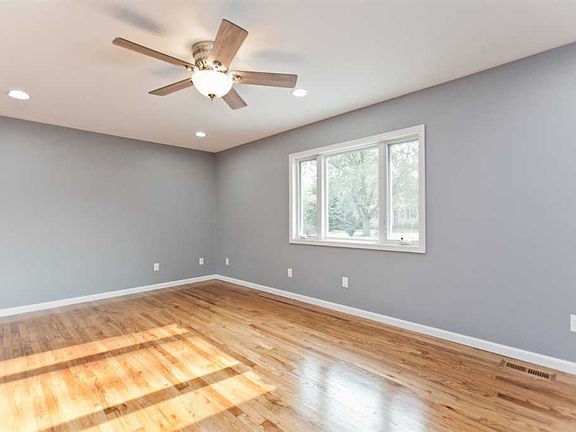 5th image of 453 Ryan Ave