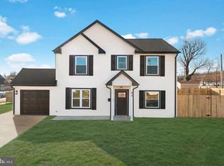 43 Petunia Rd, Levittown, PA 19056