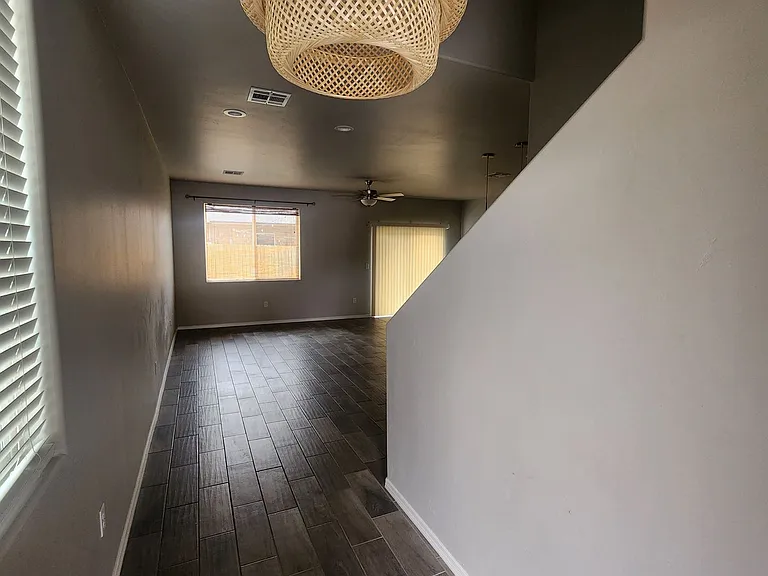 852 Valencia — Photo 21