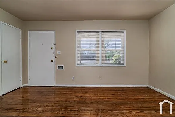2 bed, 850 sqft, $1,300 — Photo 2
