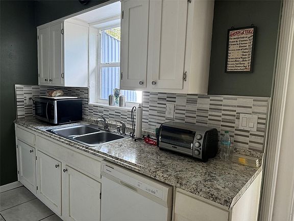 3rd image of 3211 SW 20th Street