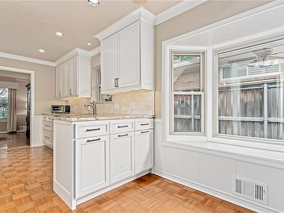 5th image of 10110 Coveridge Dr