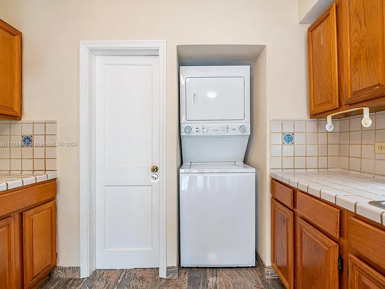 9441 Byron Ave — Photo 31
