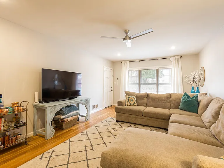 2091 Howell Mill Rd NW — Photo 6
