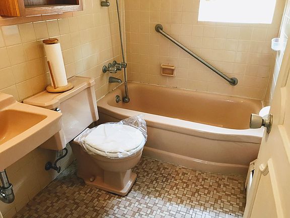 3rd image of 82 Fairview Ave APT 2