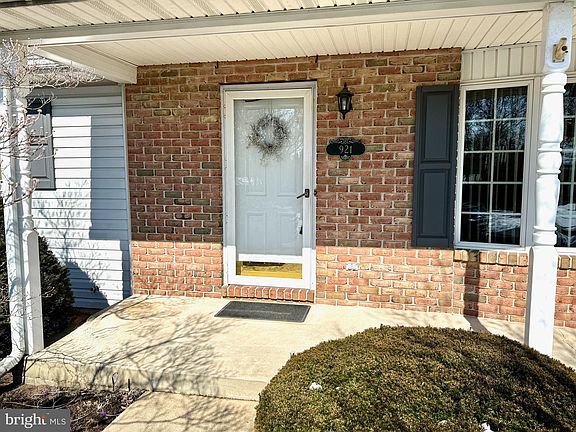 2nd image of 921 Cypress Ln