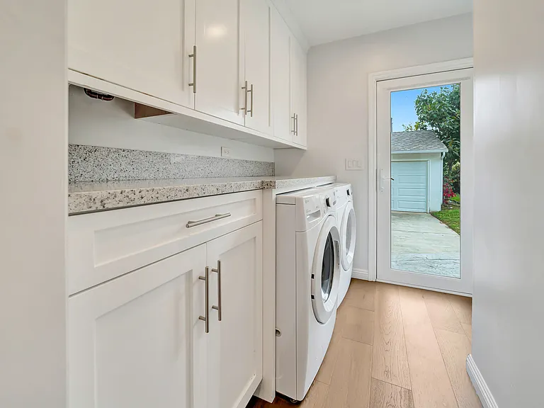 4833 Longridge Ave #1 — Photo 47