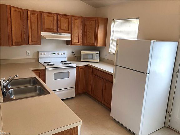 3rd image of 3901 Prominence Pl APT 202
