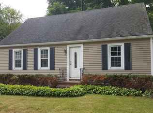 4 Tobey St, Hampton, NH 03842