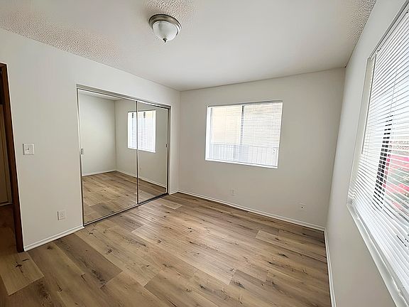 3rd image of 1221 E Venice Blvd #2